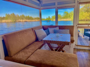 Führerscheinfreies Hausboot als Mobilheim - Studio mit Seeblick als feststehende schwimmende Ferienwohnung